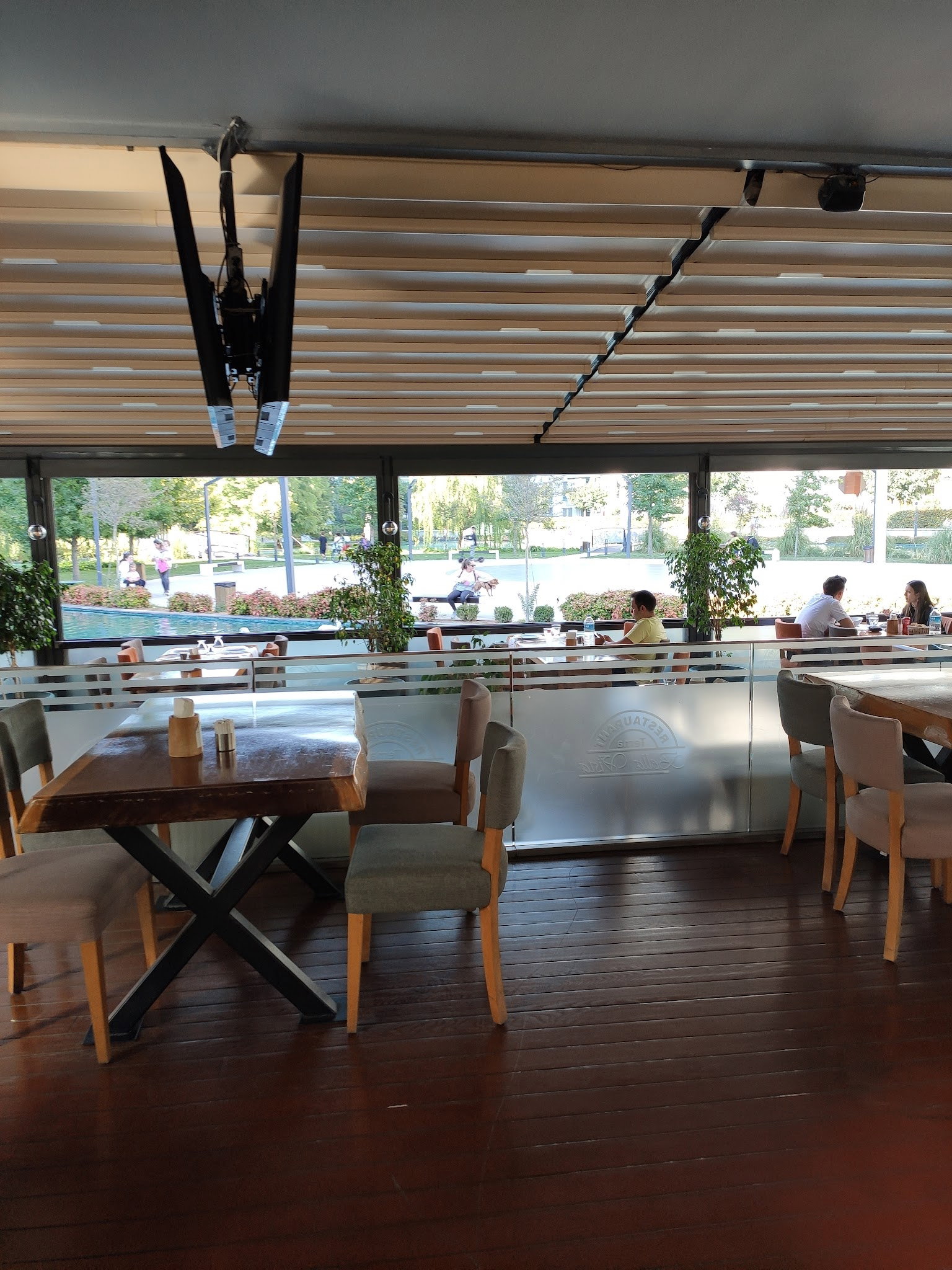 Tema Bella Vista Restaurant