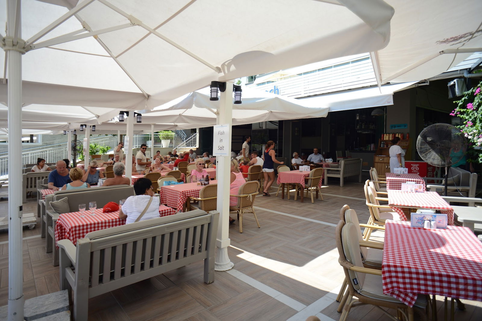 Maris Beach Restaurant & Bar