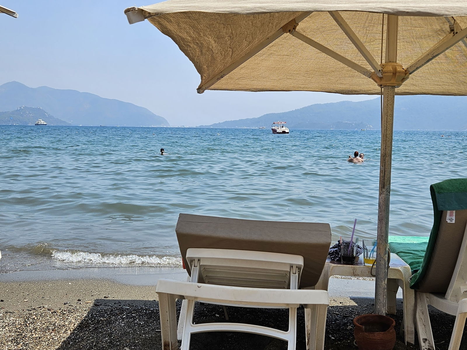 Maris Beach Restaurant & Bar