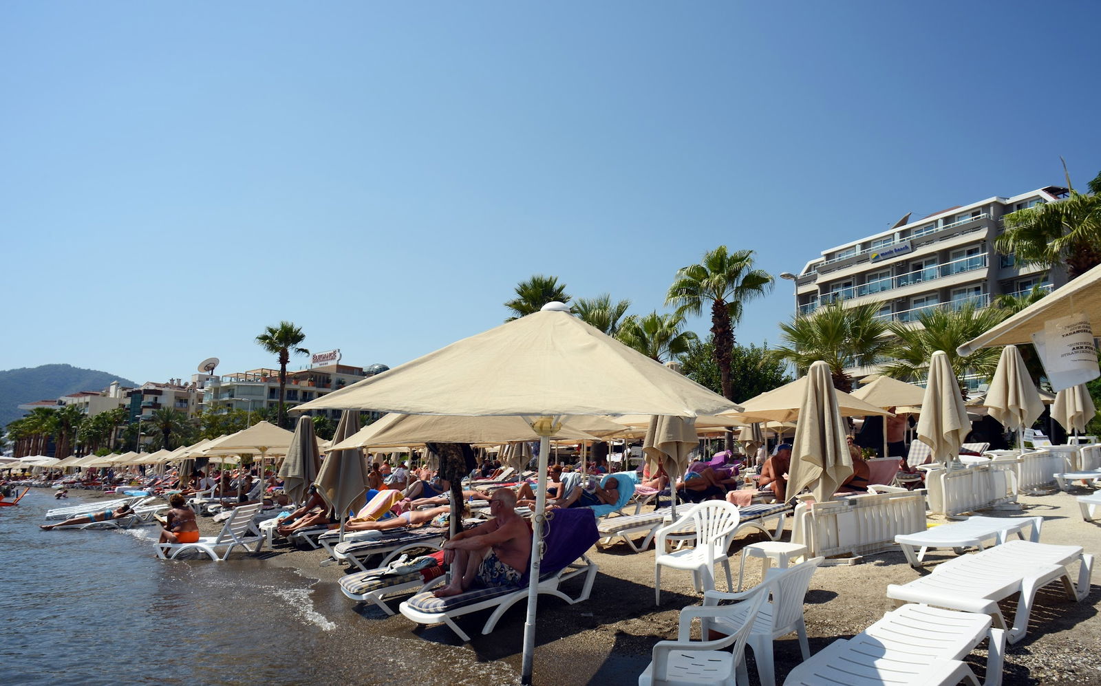 Maris Beach Restaurant & Bar