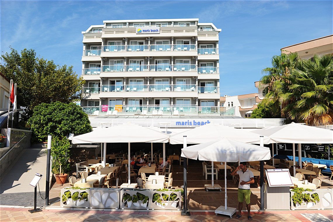 Maris Beach Restaurant & Bar