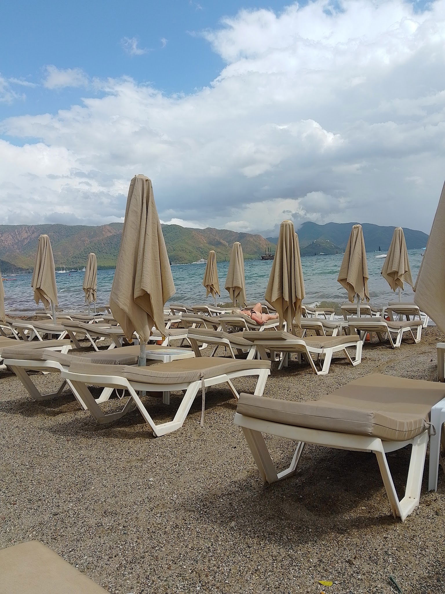 Maris Beach Restaurant & Bar