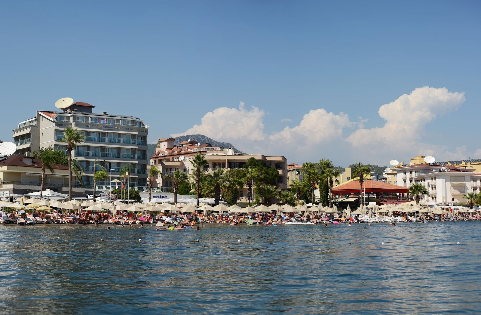 Maris Beach Restaurant & Bar