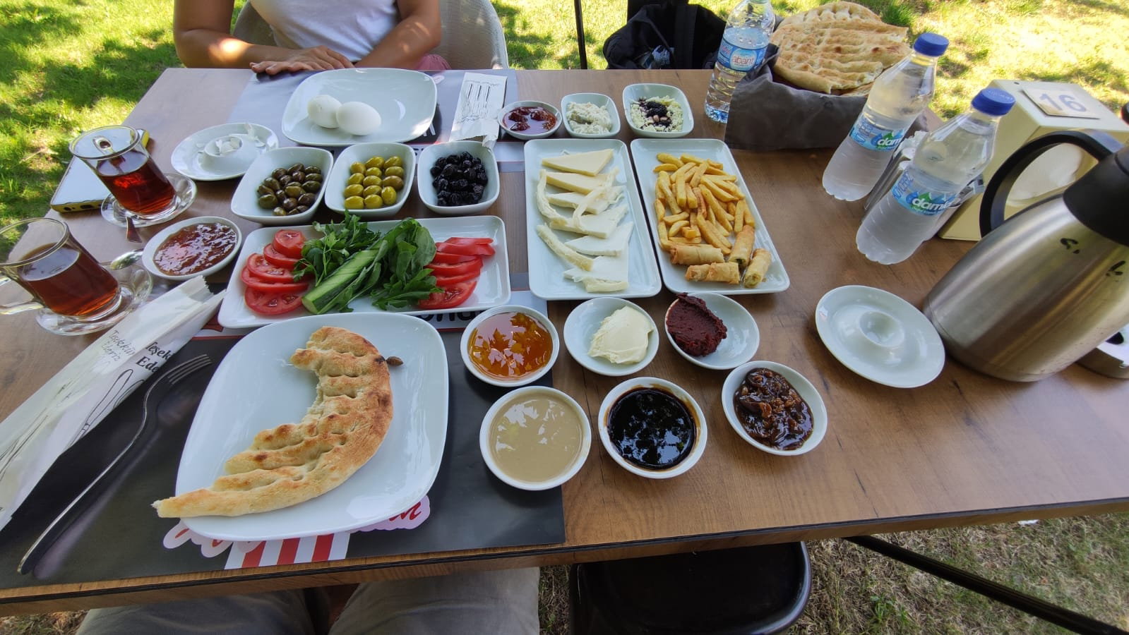 Acropol-Mangal Ve Yöresel Kahvaltılar