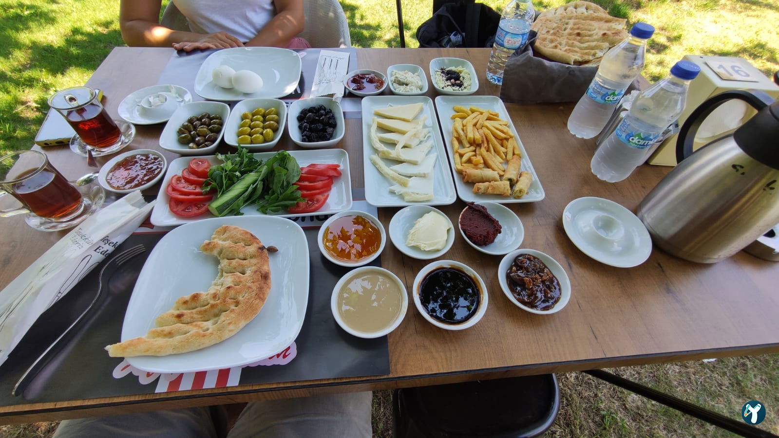 Acropol-Mangal Ve Yöresel Kahvaltılar