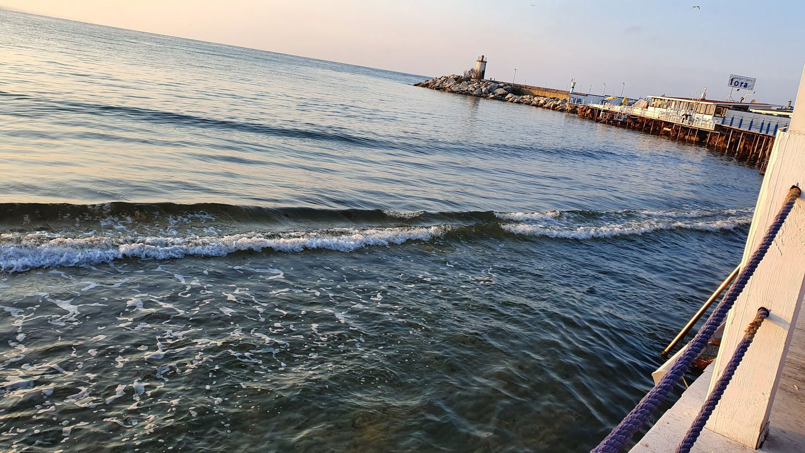 Vip Beach & Fish Restaurant