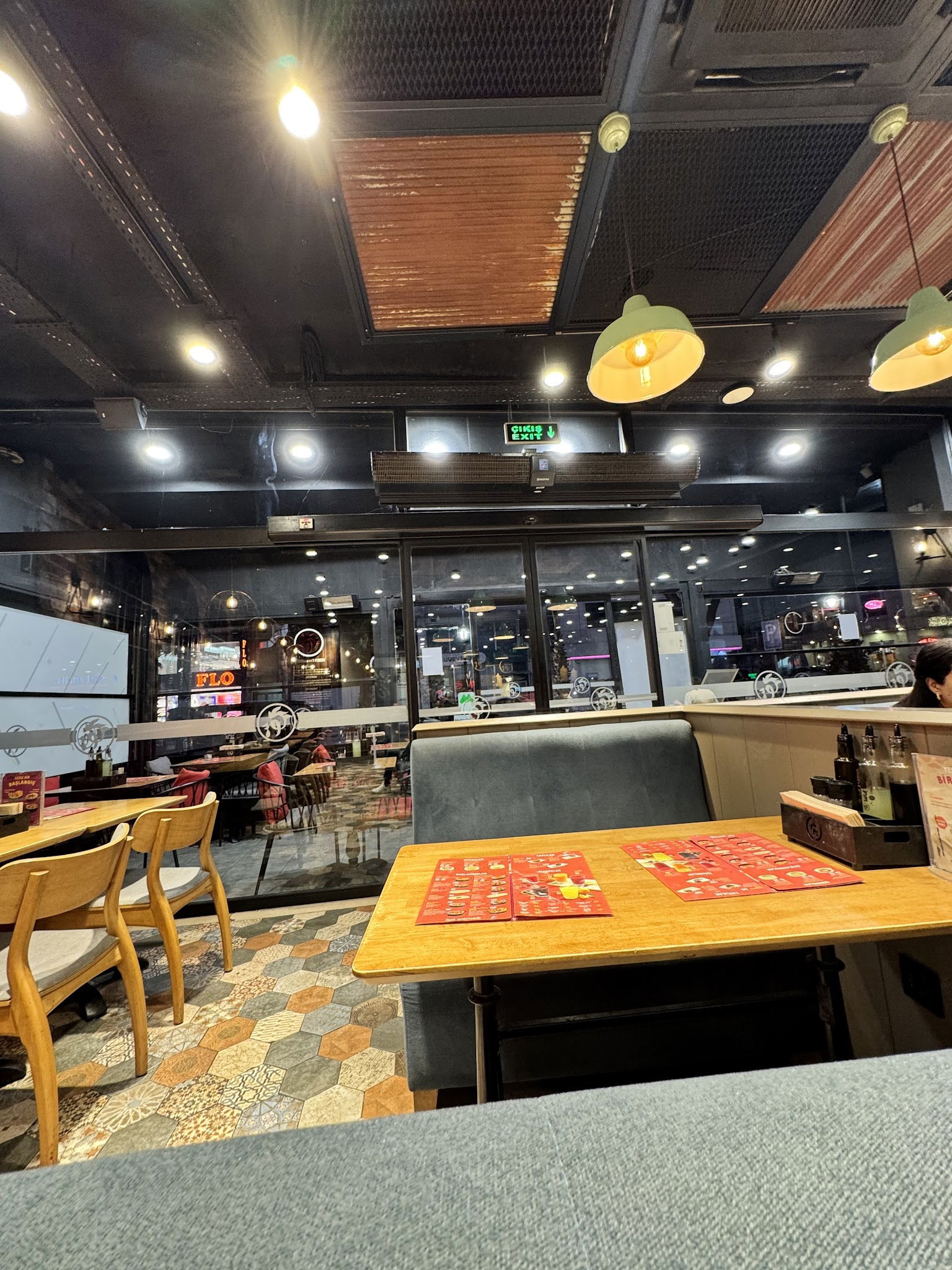 Tavuk Dünyası Gaziosmanpaşa Cadde