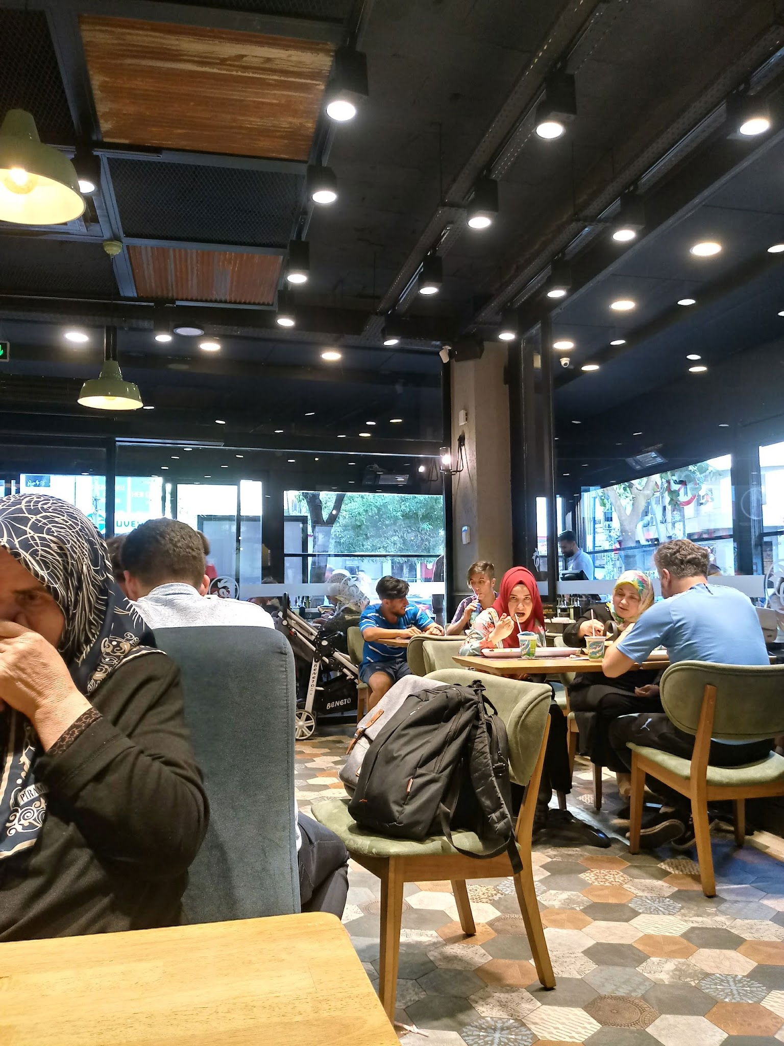 Tavuk Dünyası Gaziosmanpaşa Cadde