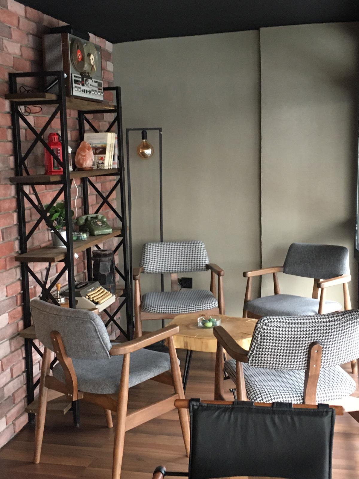 Strada Coffee Shop