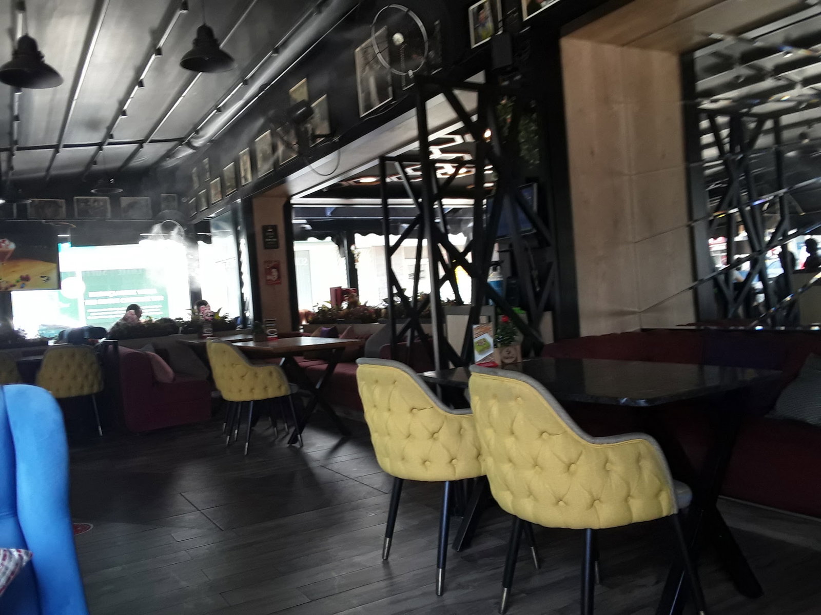 Mahall Cafe & Restaurant
