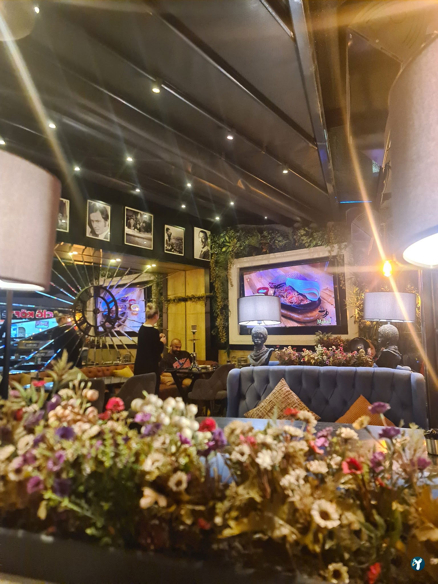 Mahall Cafe & Restaurant