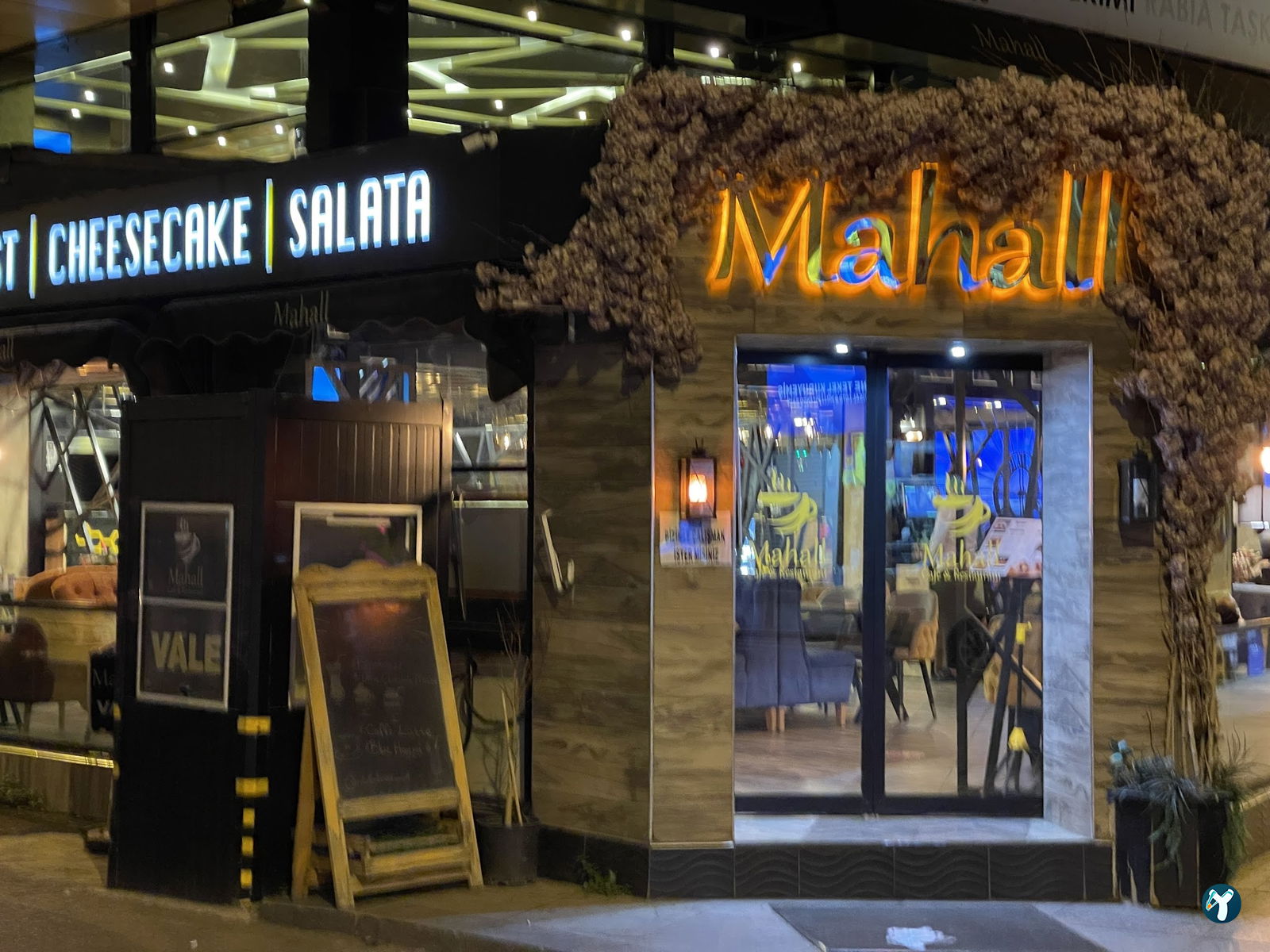 Mahall Cafe & Restaurant