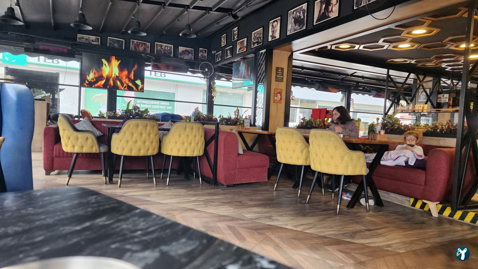 Mahall Cafe & Restaurant