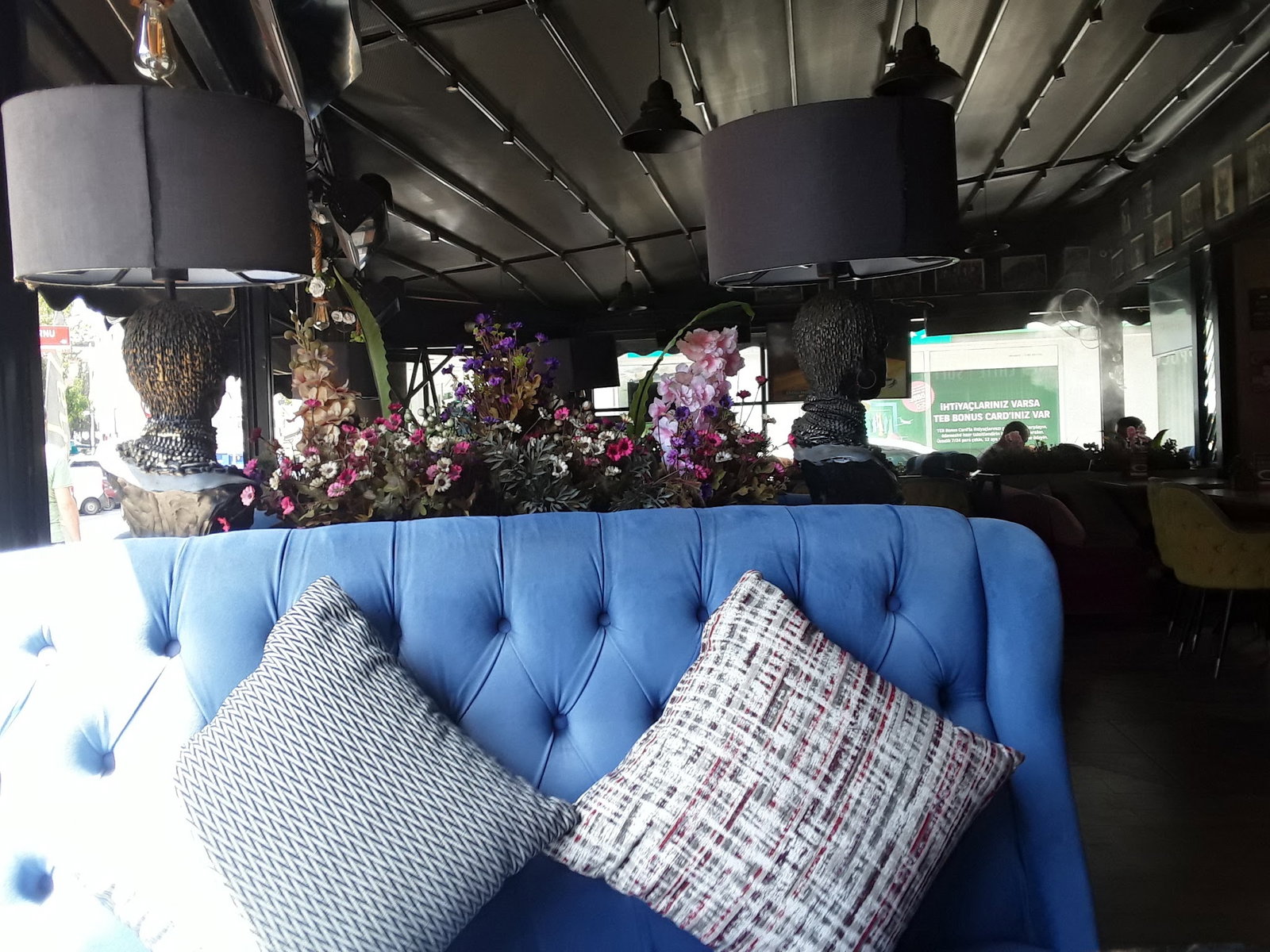 Mahall Cafe & Restaurant