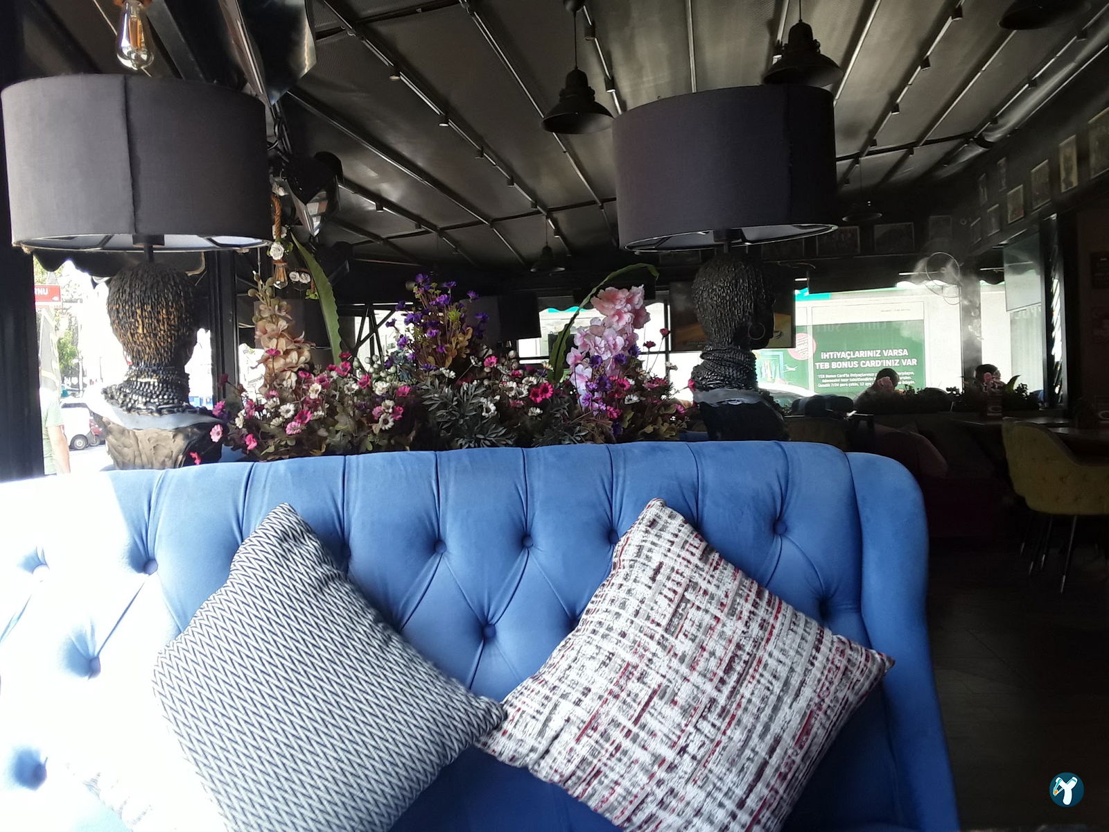 Mahall Cafe & Restaurant