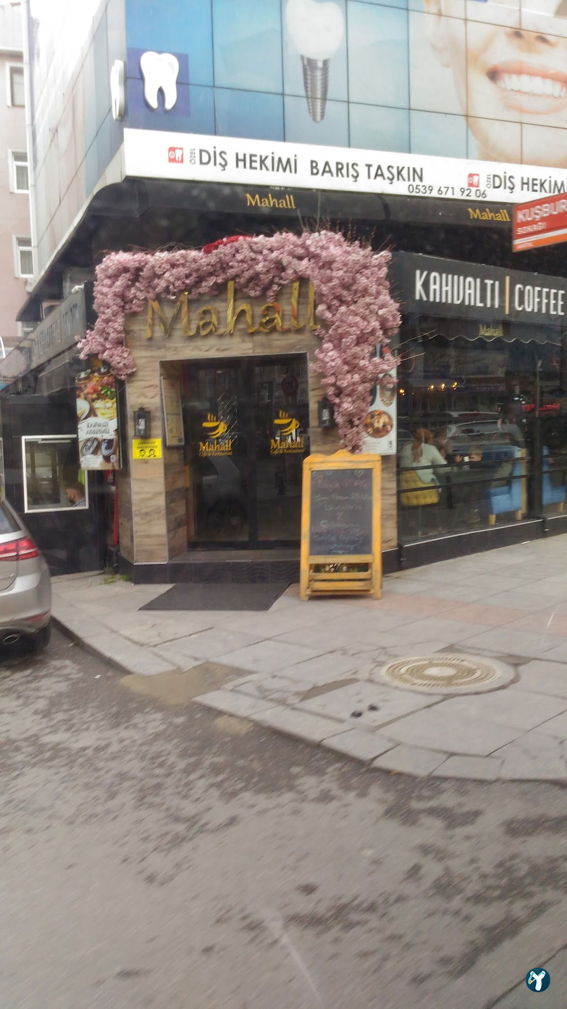 Mahall Cafe & Restaurant