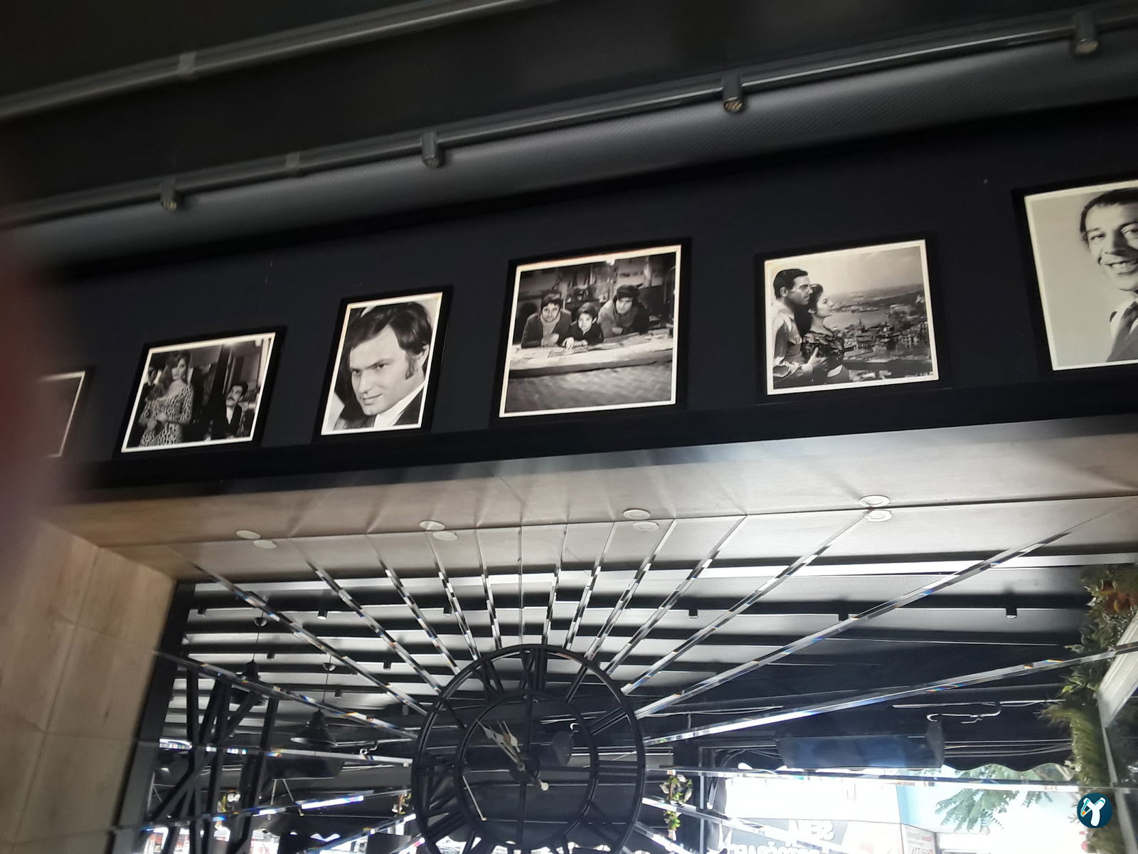Mahall Cafe & Restaurant