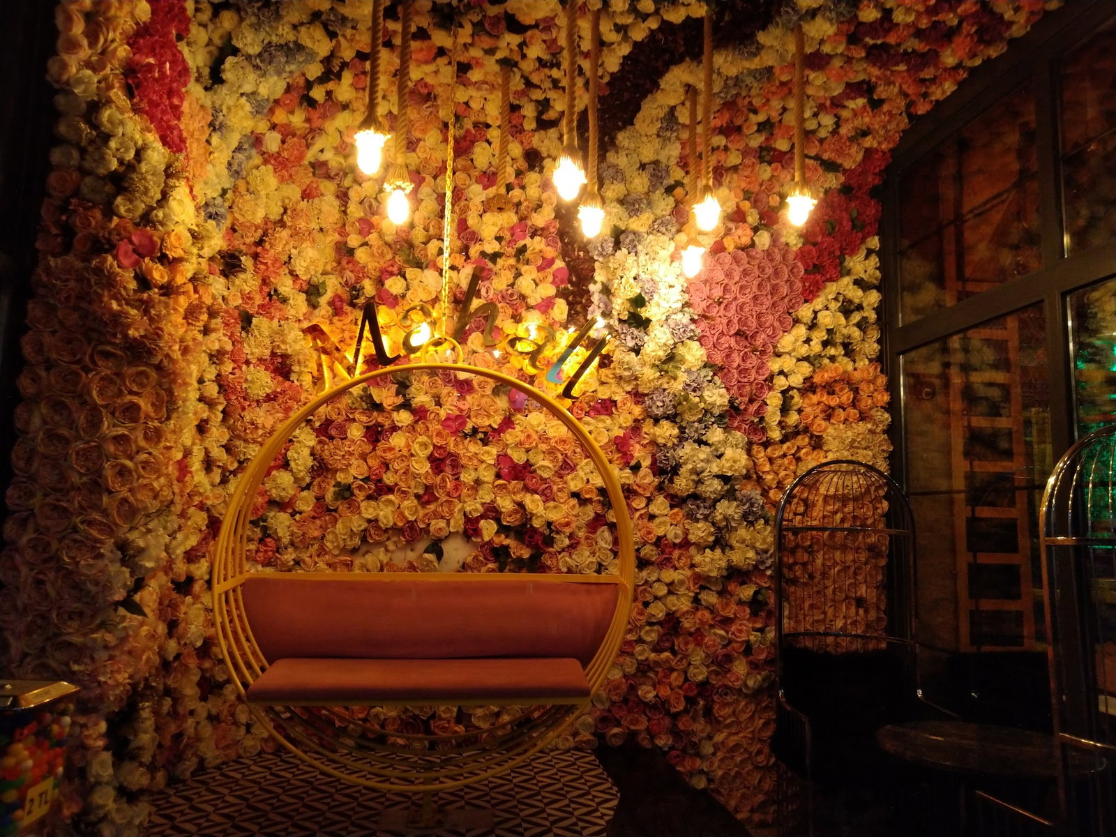 Mahall Cafe & Restaurant