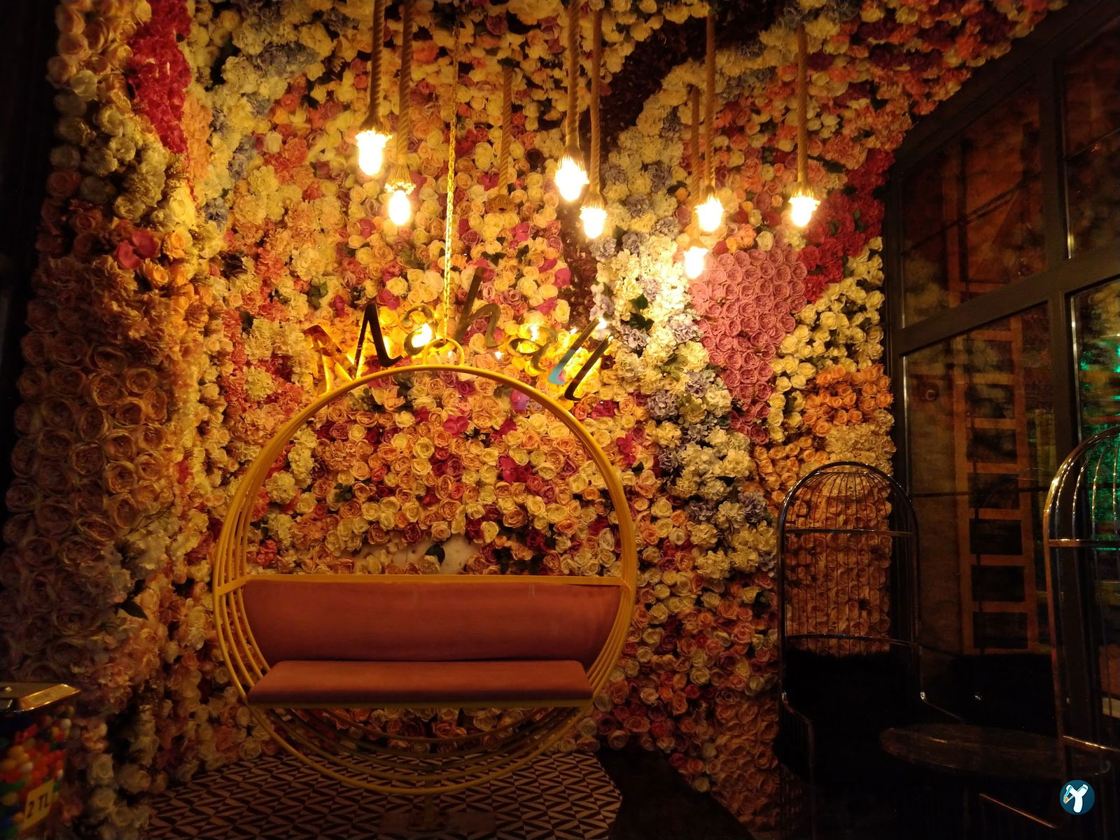 Mahall Cafe & Restaurant