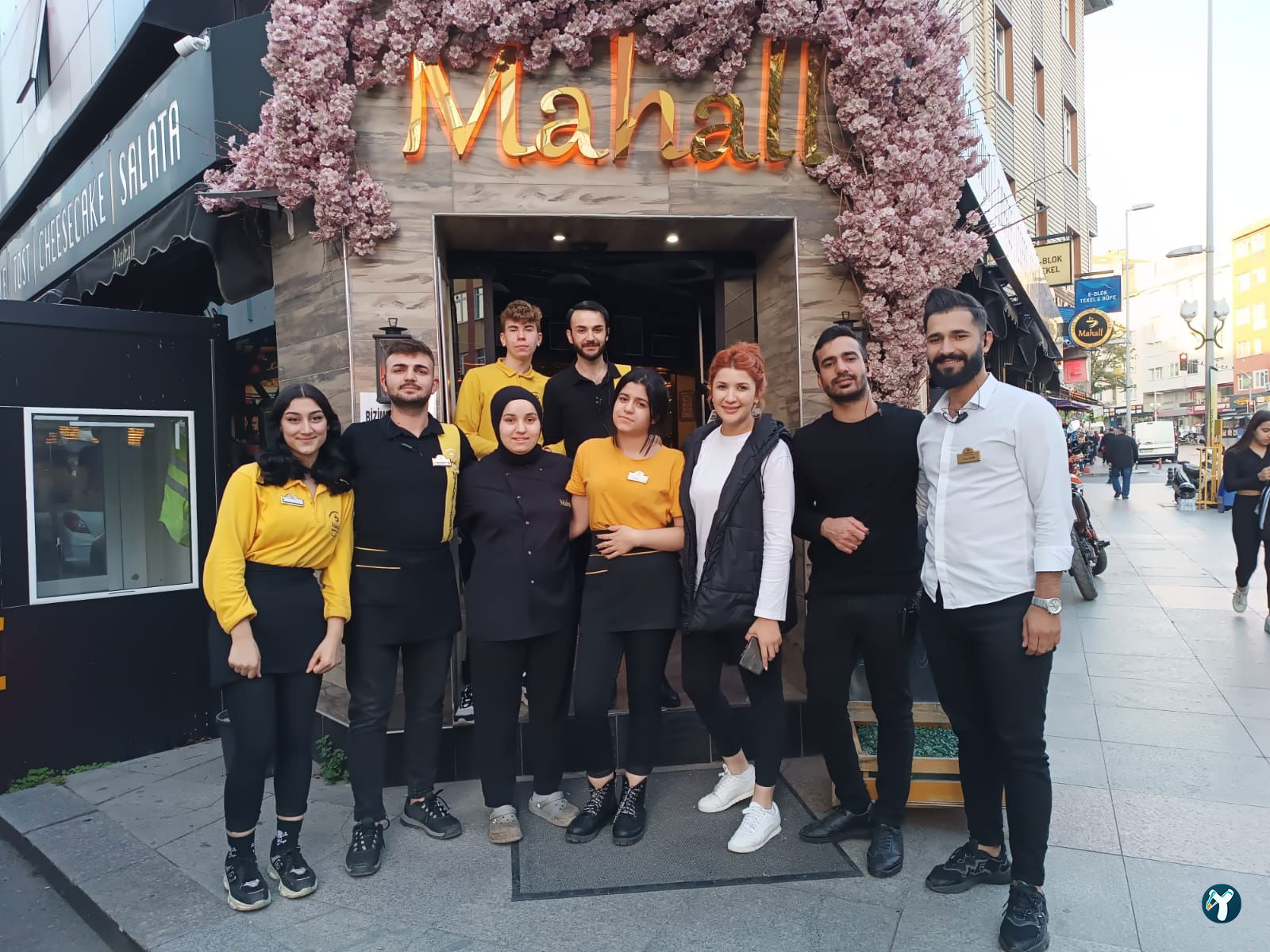 Mahall Cafe & Restaurant