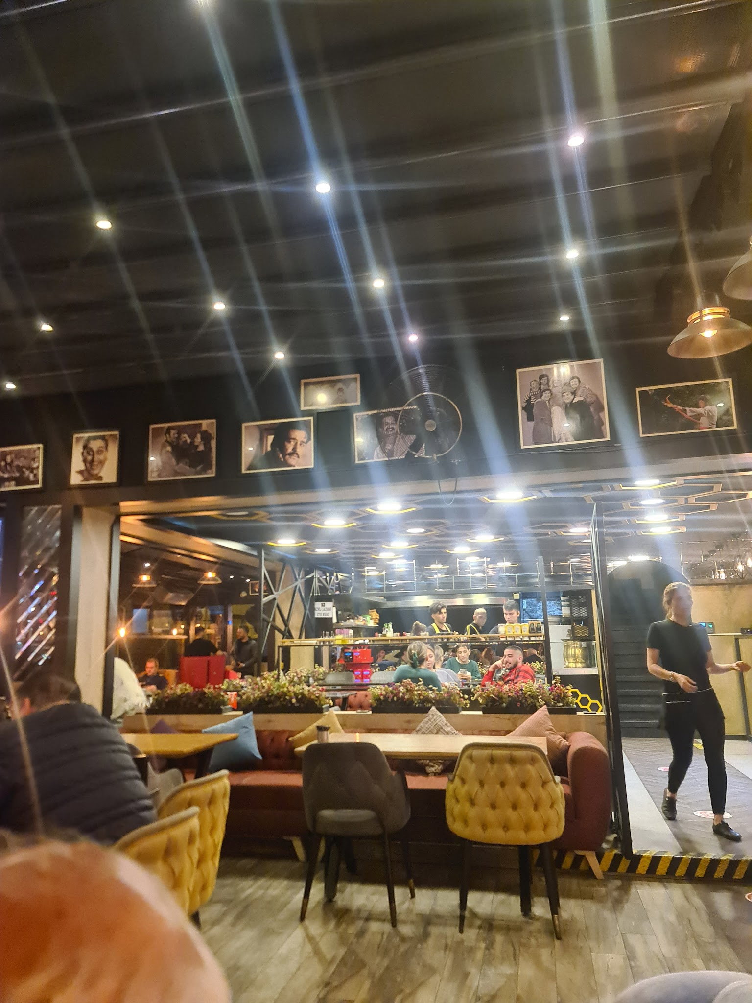Mahall Cafe & Restaurant