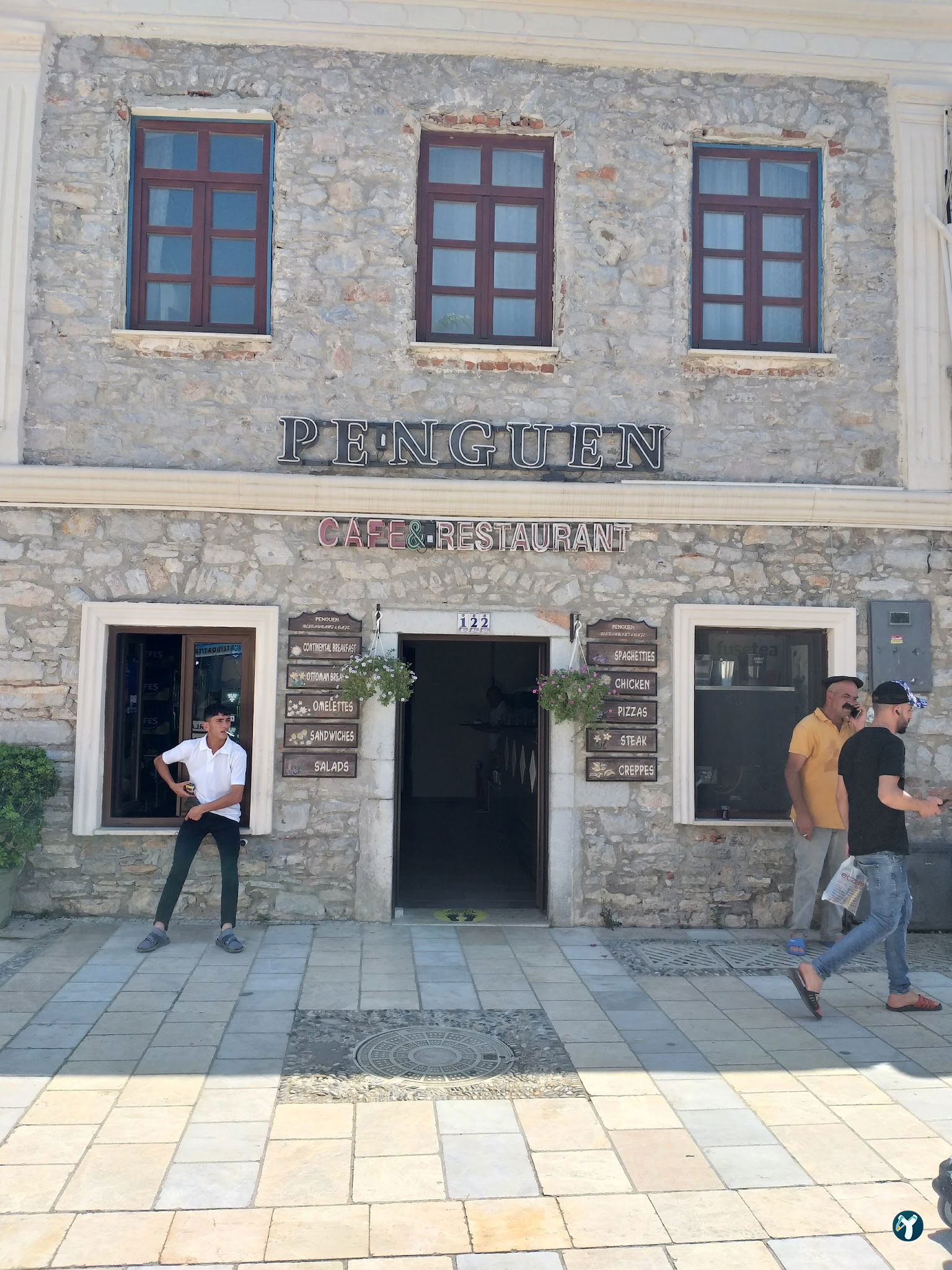 Penguen Cafe Restaurant