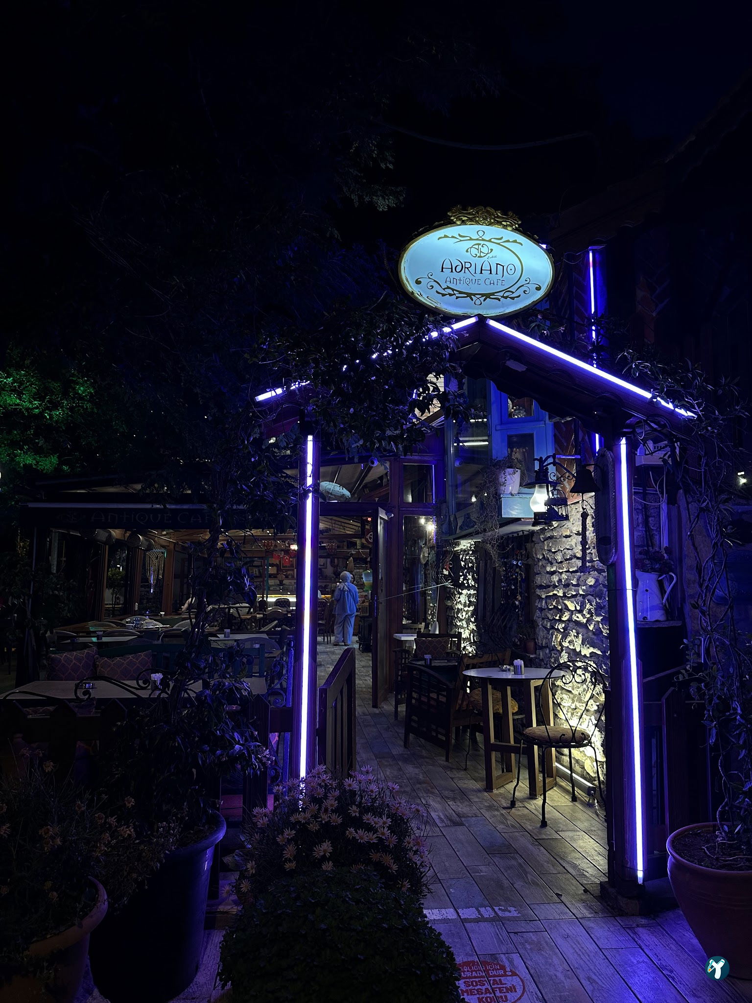 Adriano Antik Kafe