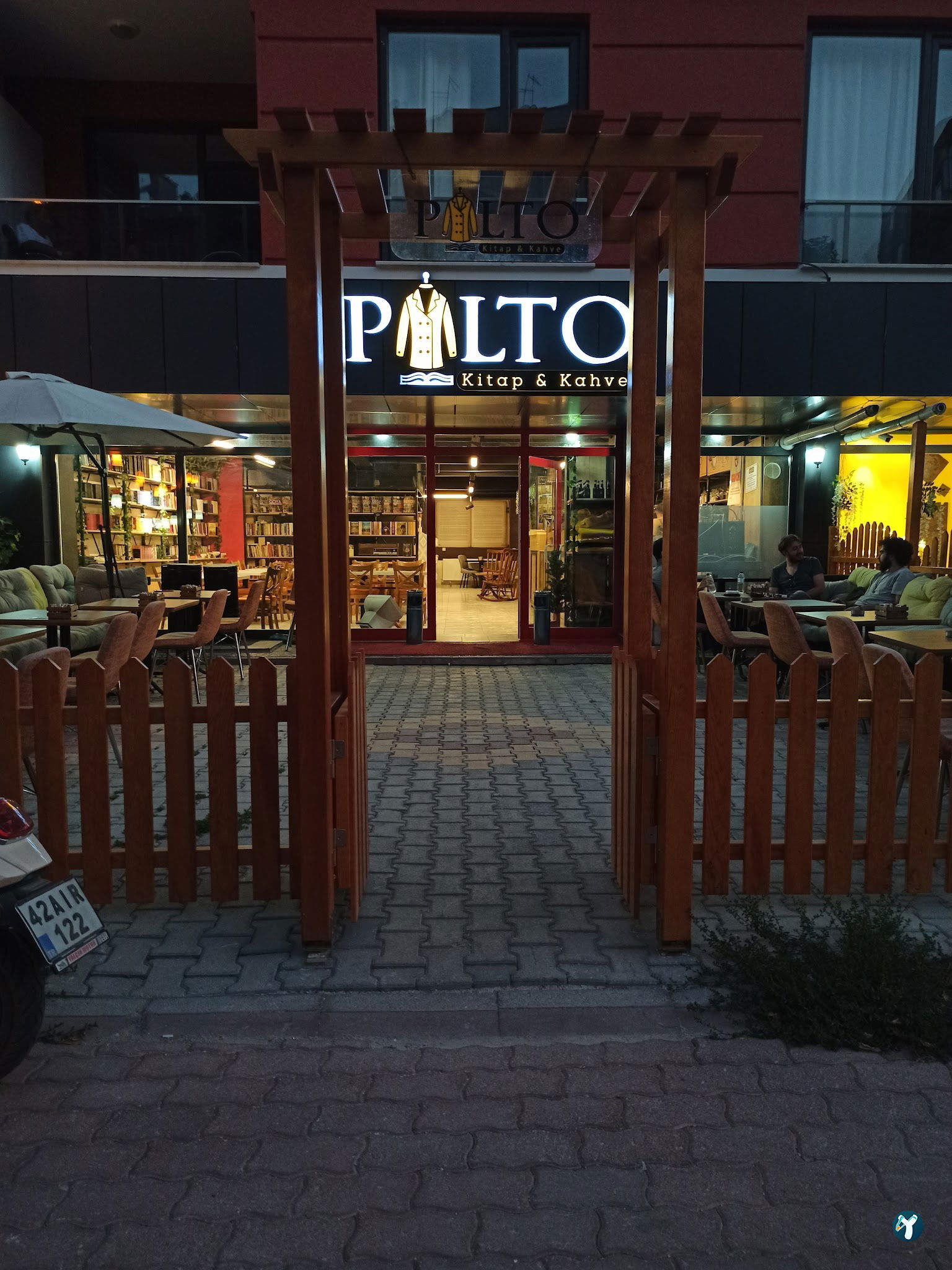 Palto Kitap & Kahve