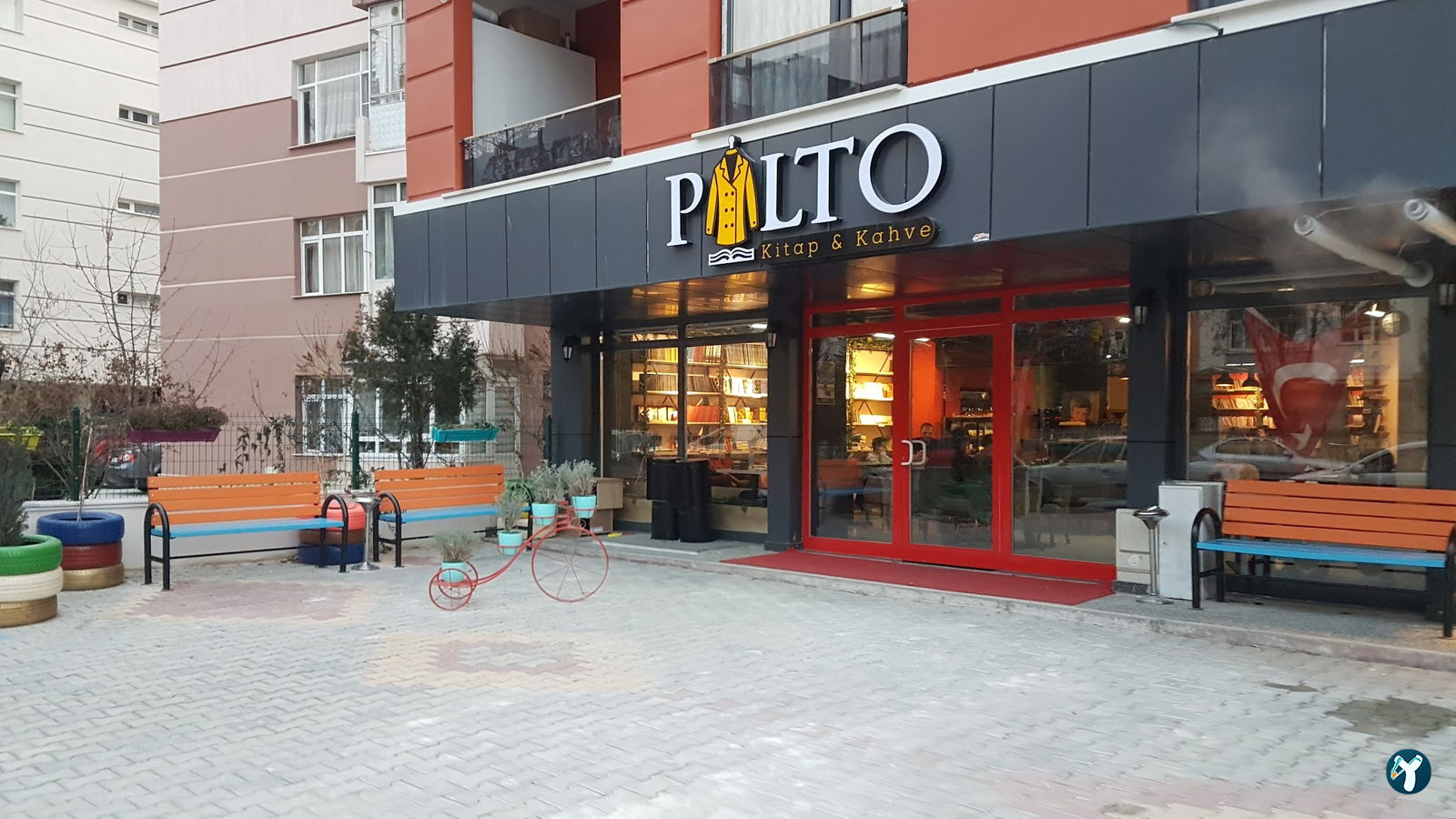 Palto Kitap & Kahve