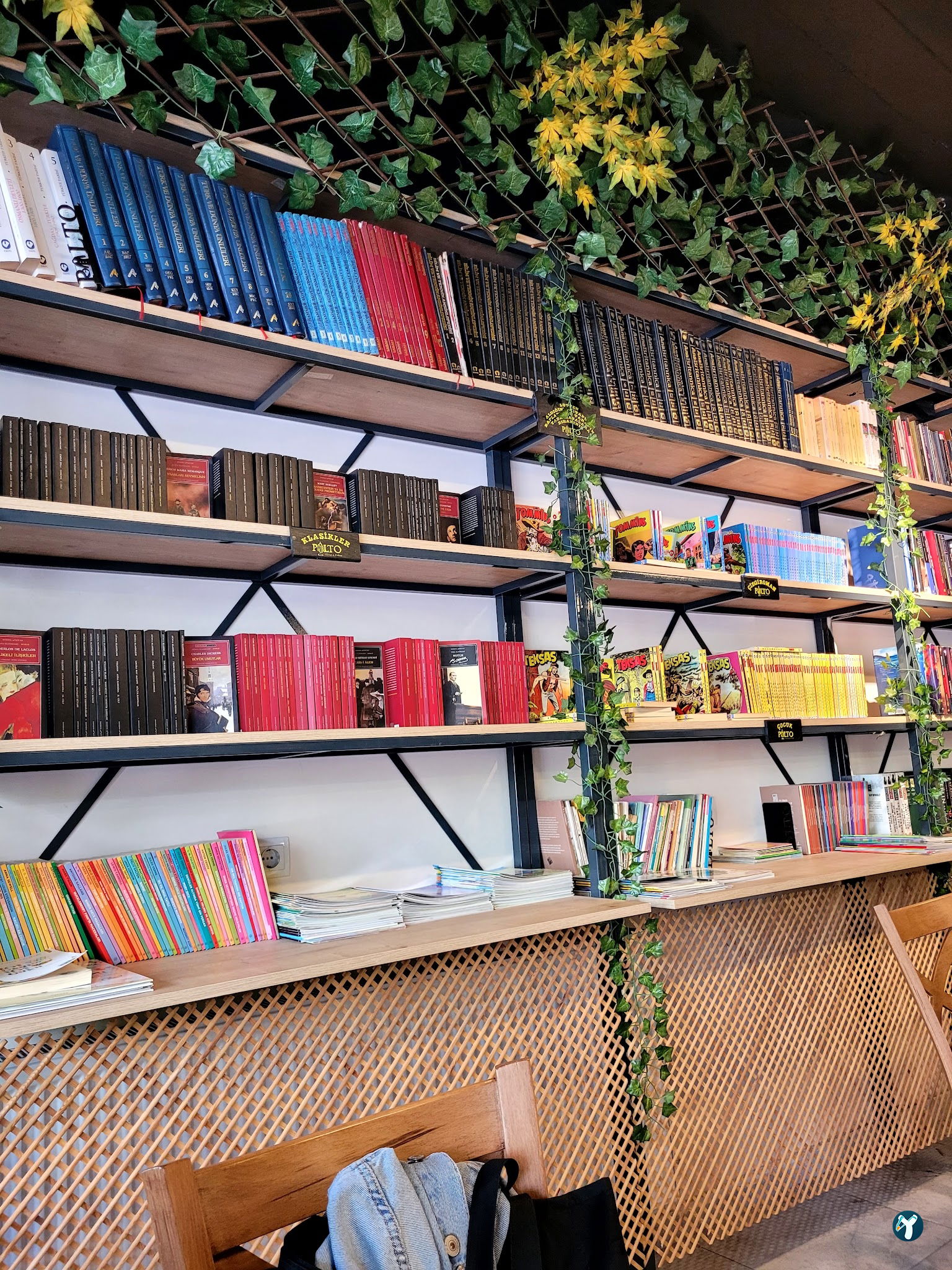 Palto Kitap & Kahve