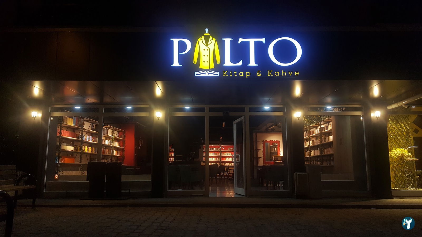 Palto Kitap & Kahve