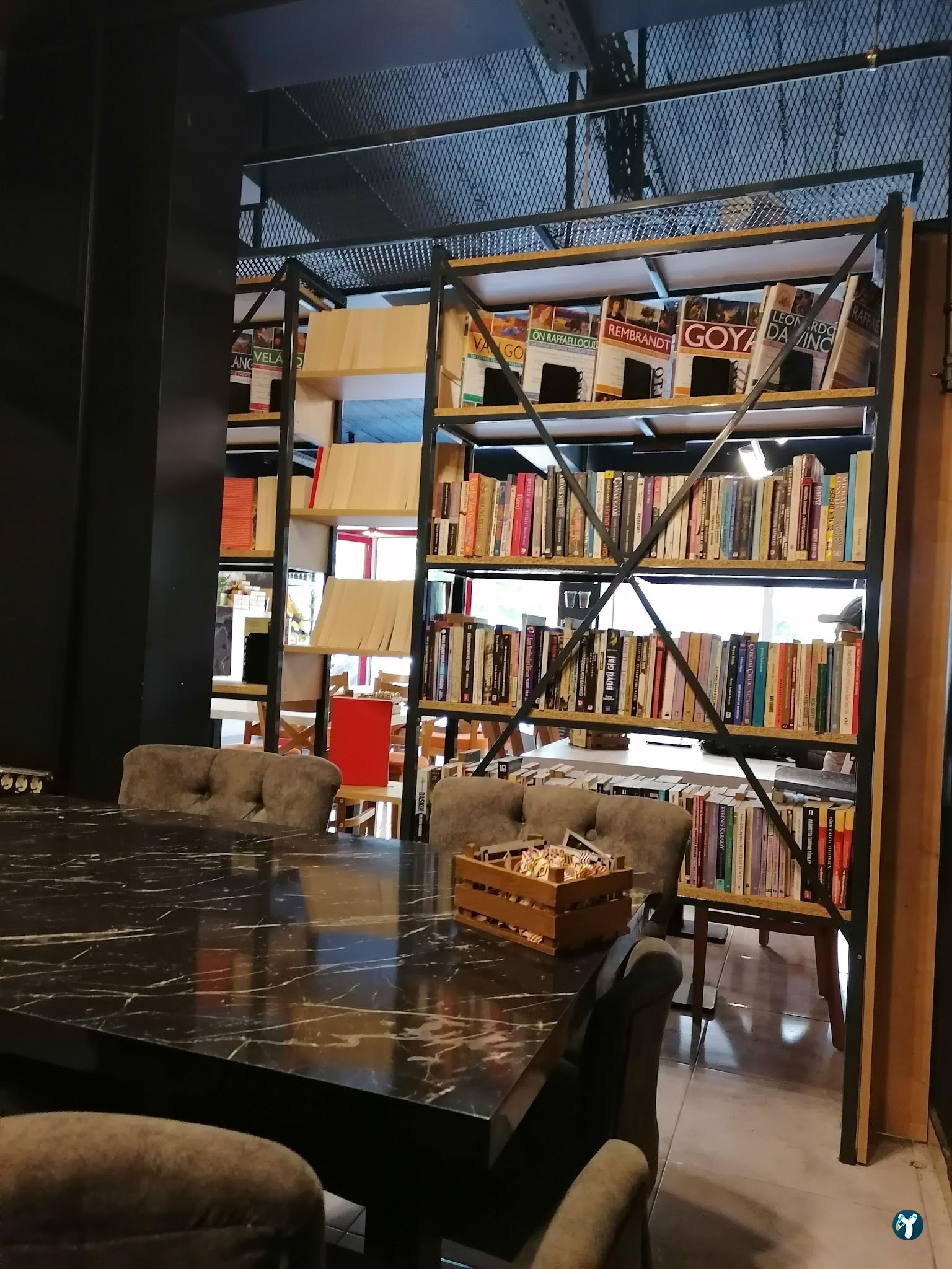 Palto Kitap & Kahve