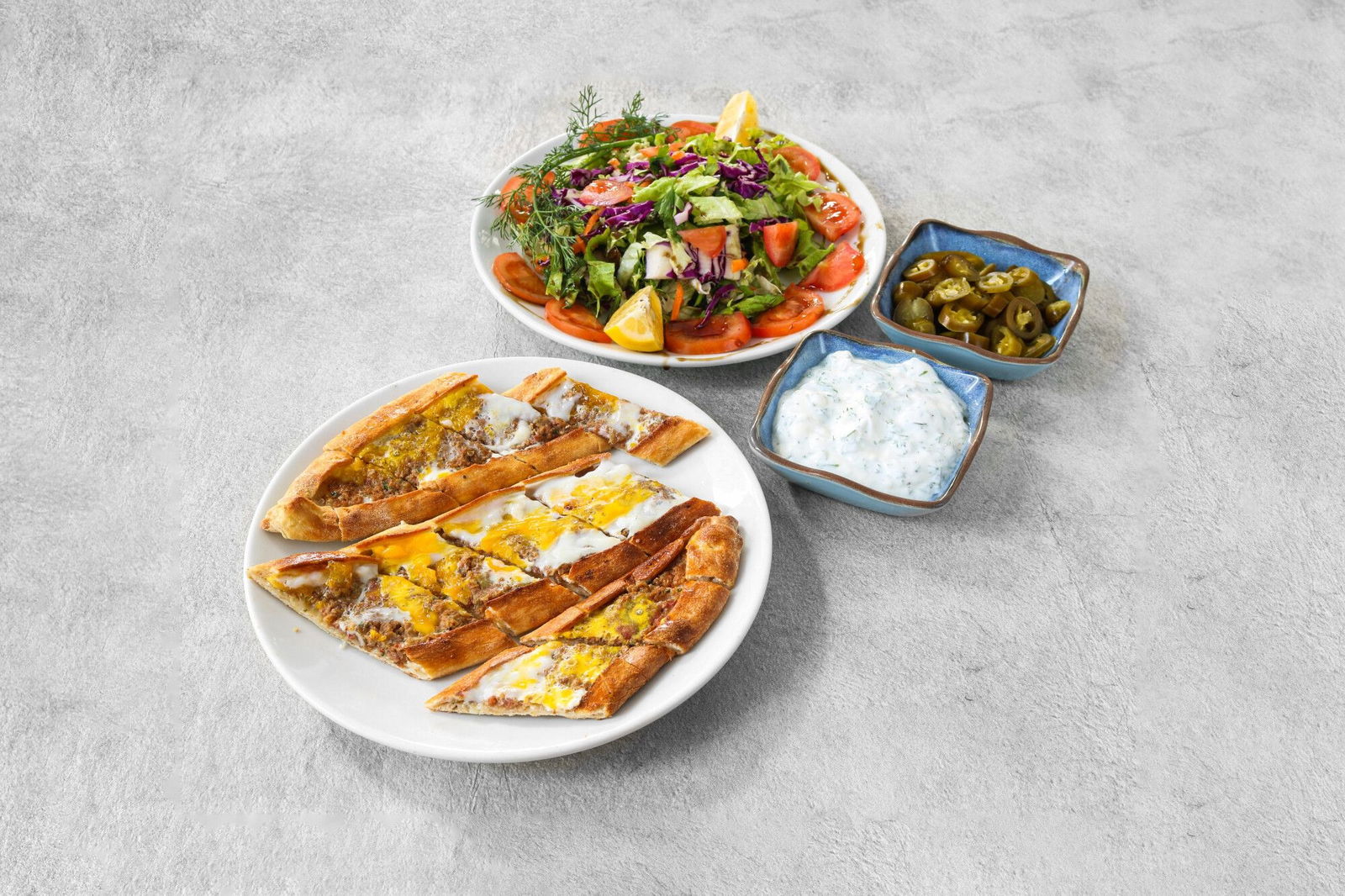 Kıymalı Yumurtalı Pide