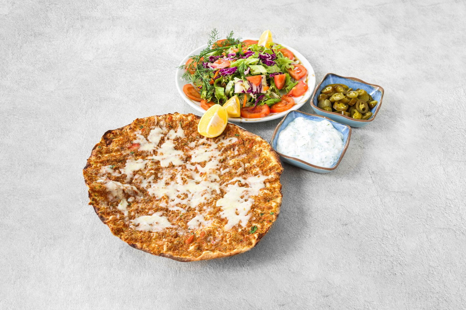 Kıymalı Kaşarlı Lahmacun