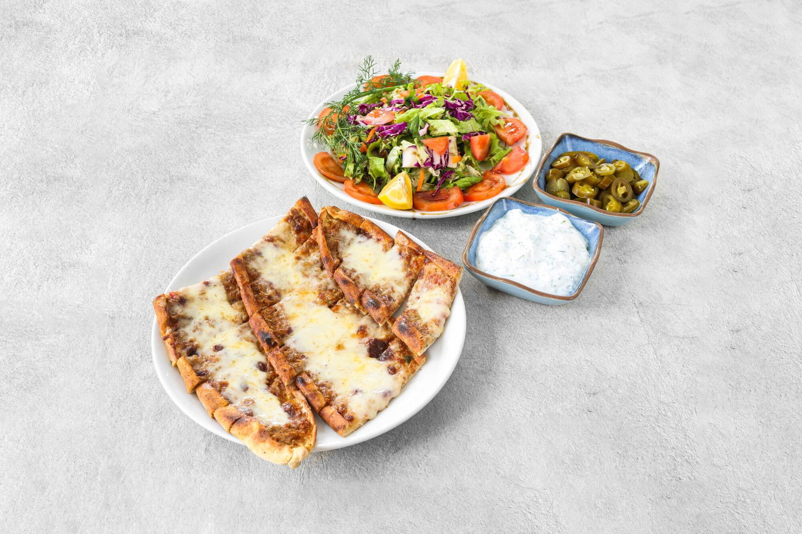 Kıymalı Kaşarlı Pide