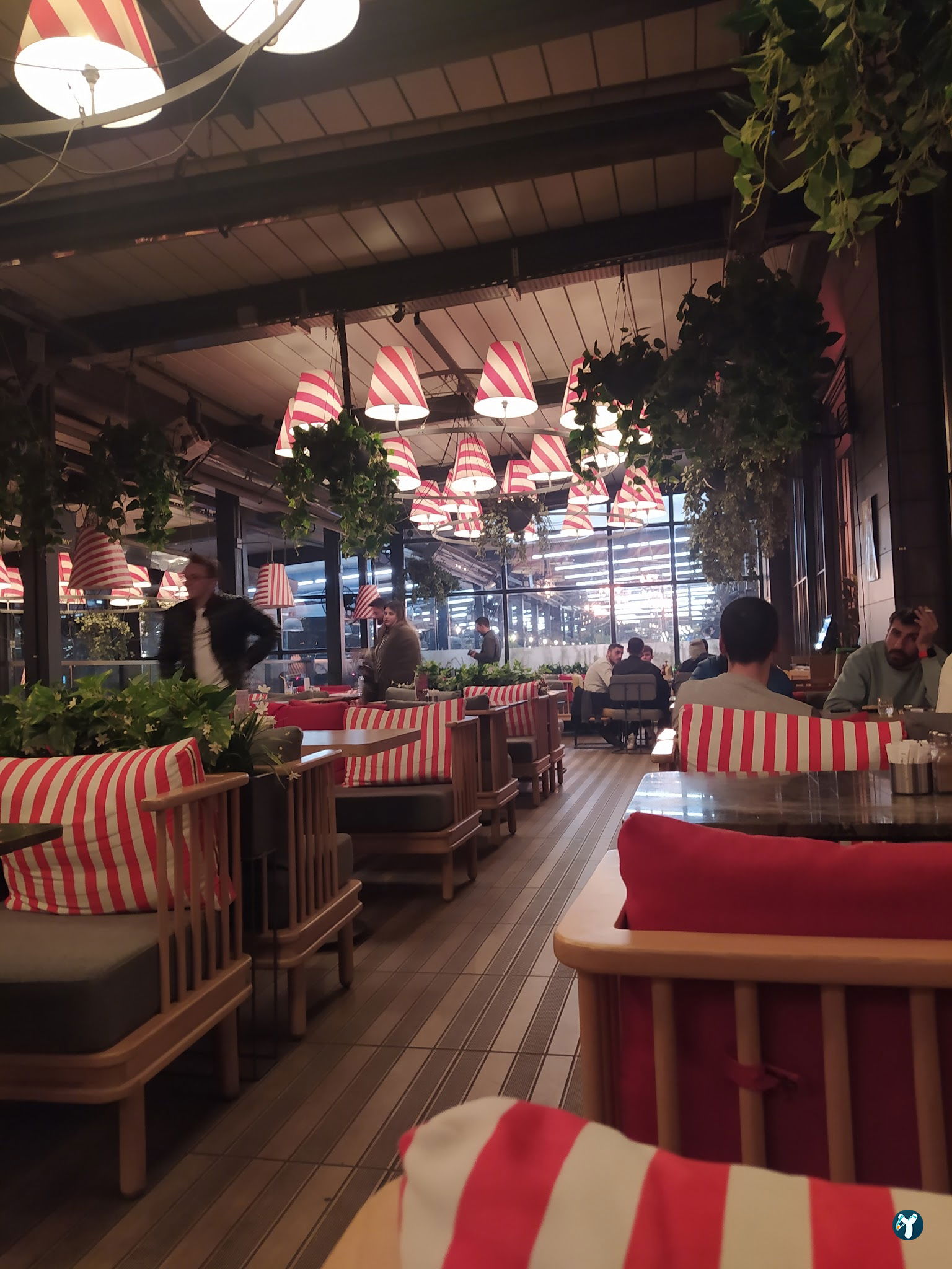 Chef Cello Cafe & Lounge