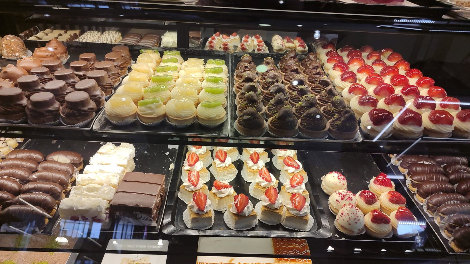 Oskar Pastanesi Etlik