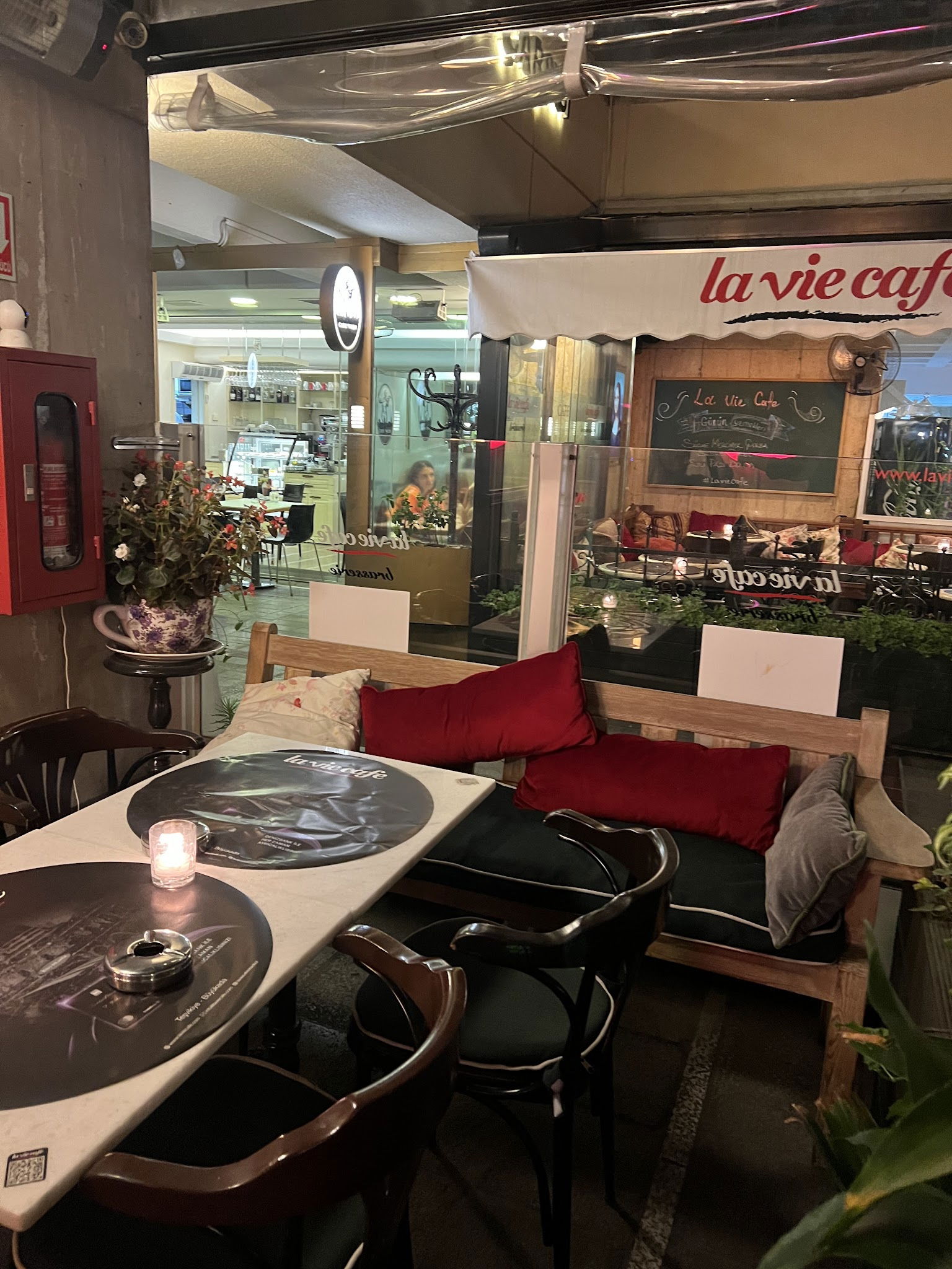 La Vie Cafe - Teşvikiye