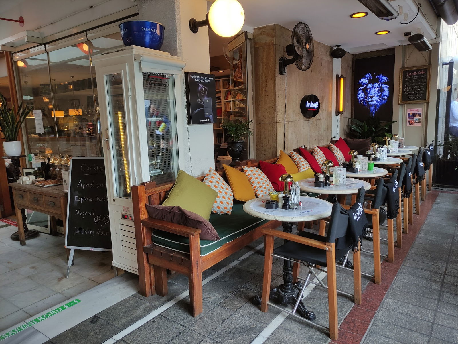 La Vie Cafe - Teşvikiye