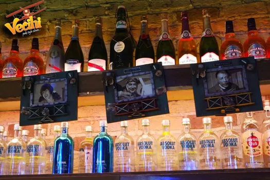 Vecihi Bar resimleri