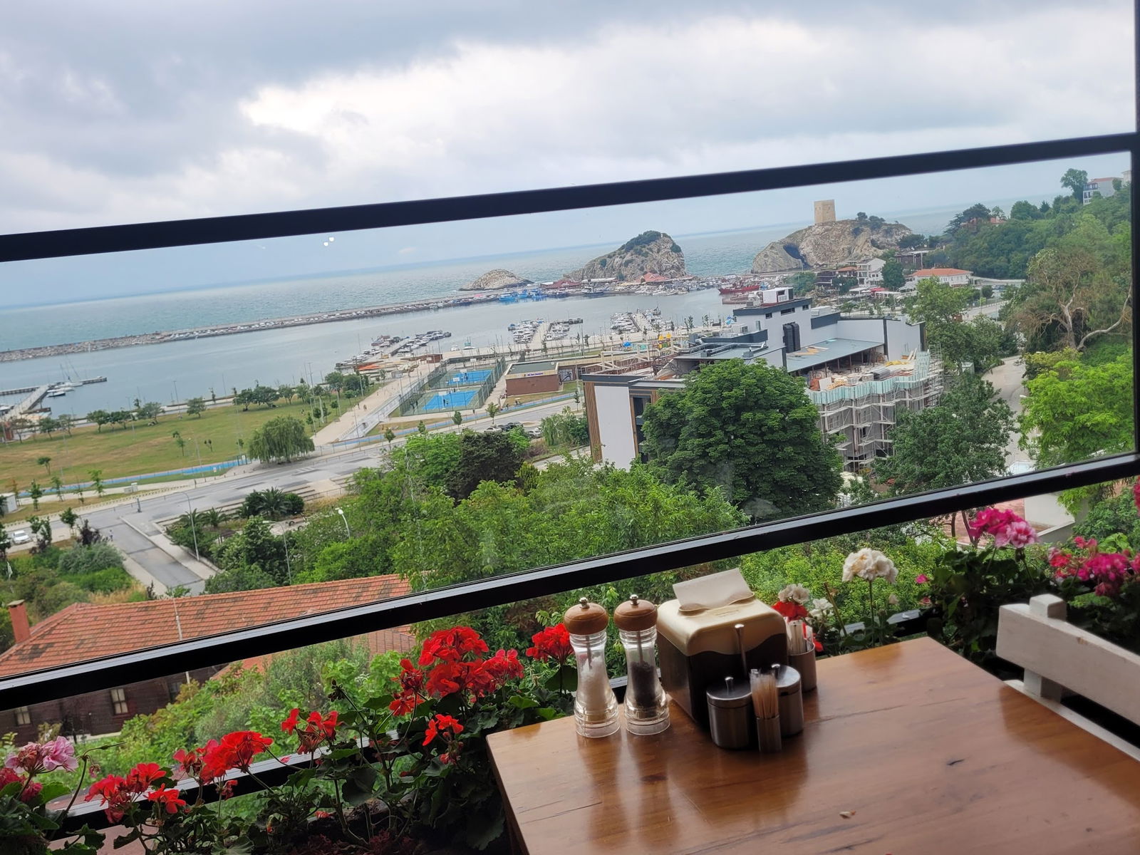 Bi̇li̇r Pastry Shop