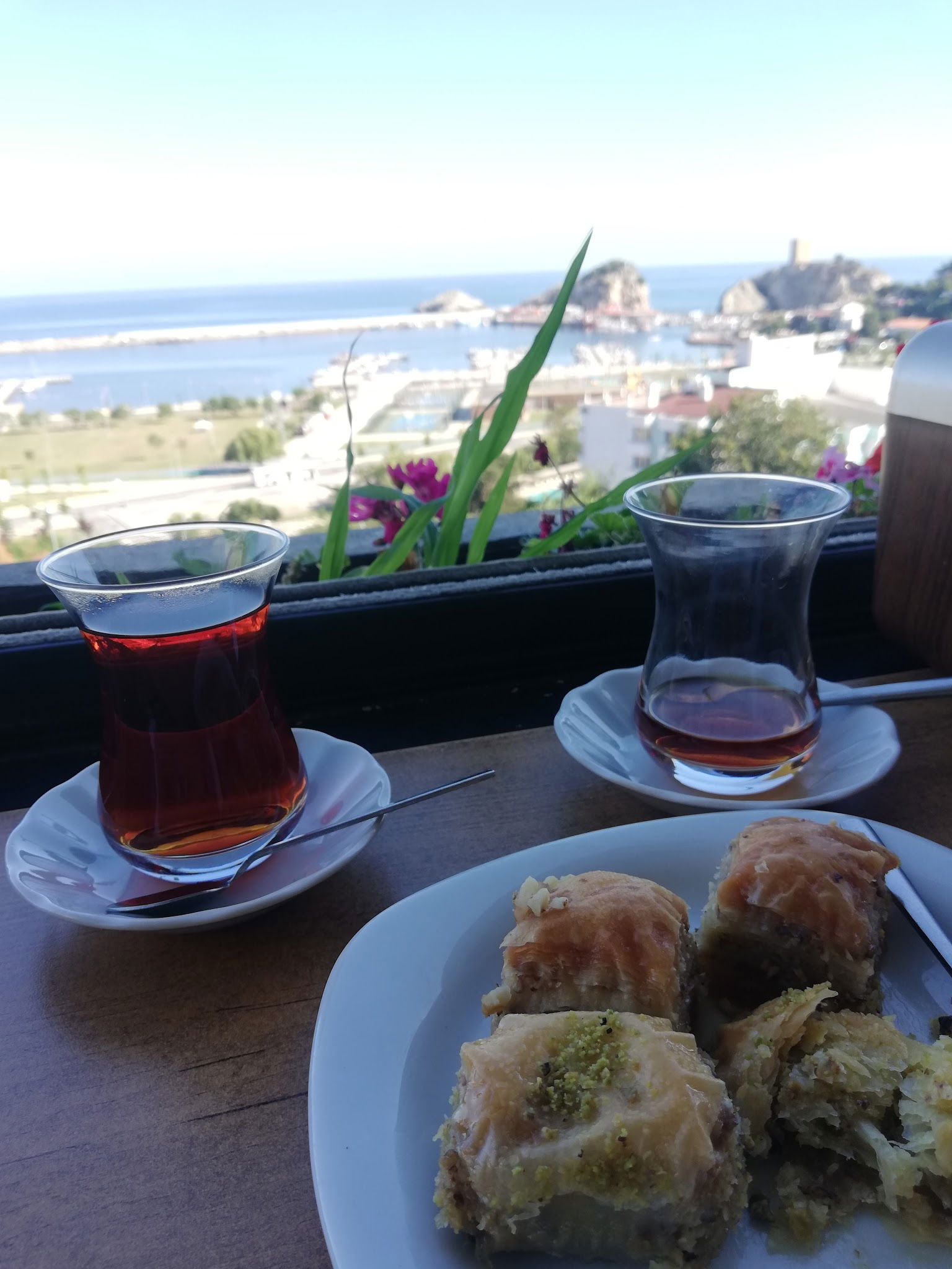 Bi̇li̇r Pastry Shop