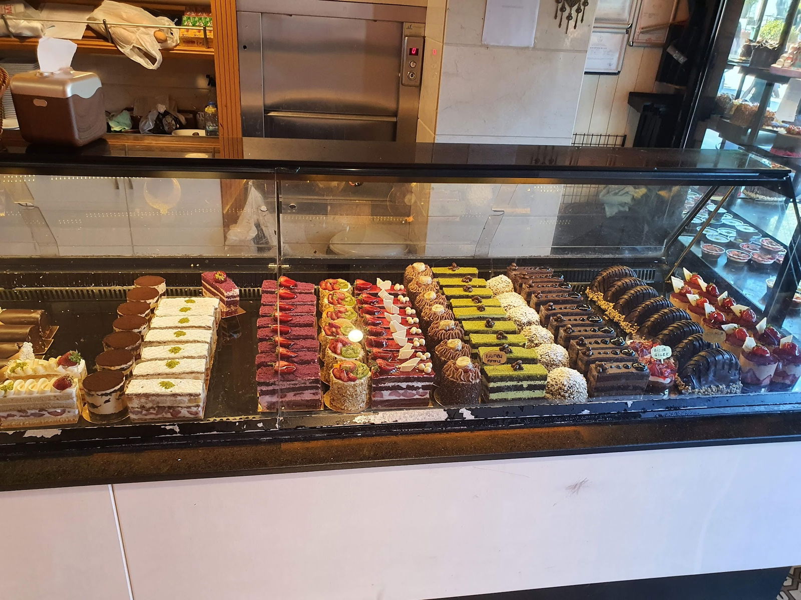 Bi̇li̇r Pastry Shop