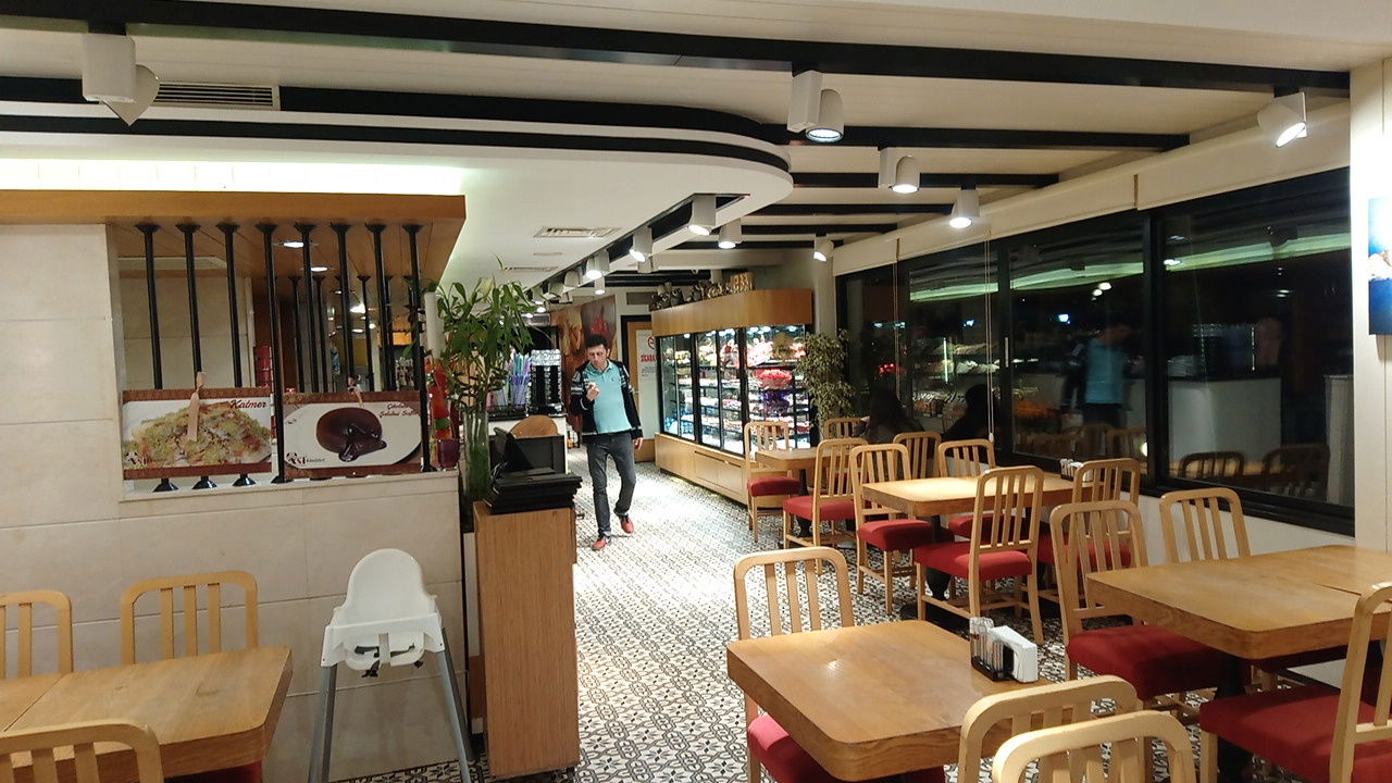 Bi̇li̇r Pastry Shop