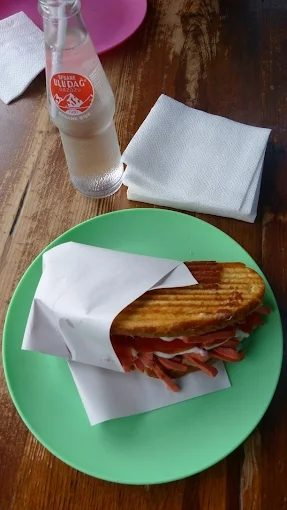 Ayvalik Tostu Burada Yenir (Mesut Büfe)