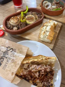 Şölen Kokoreç resimleri