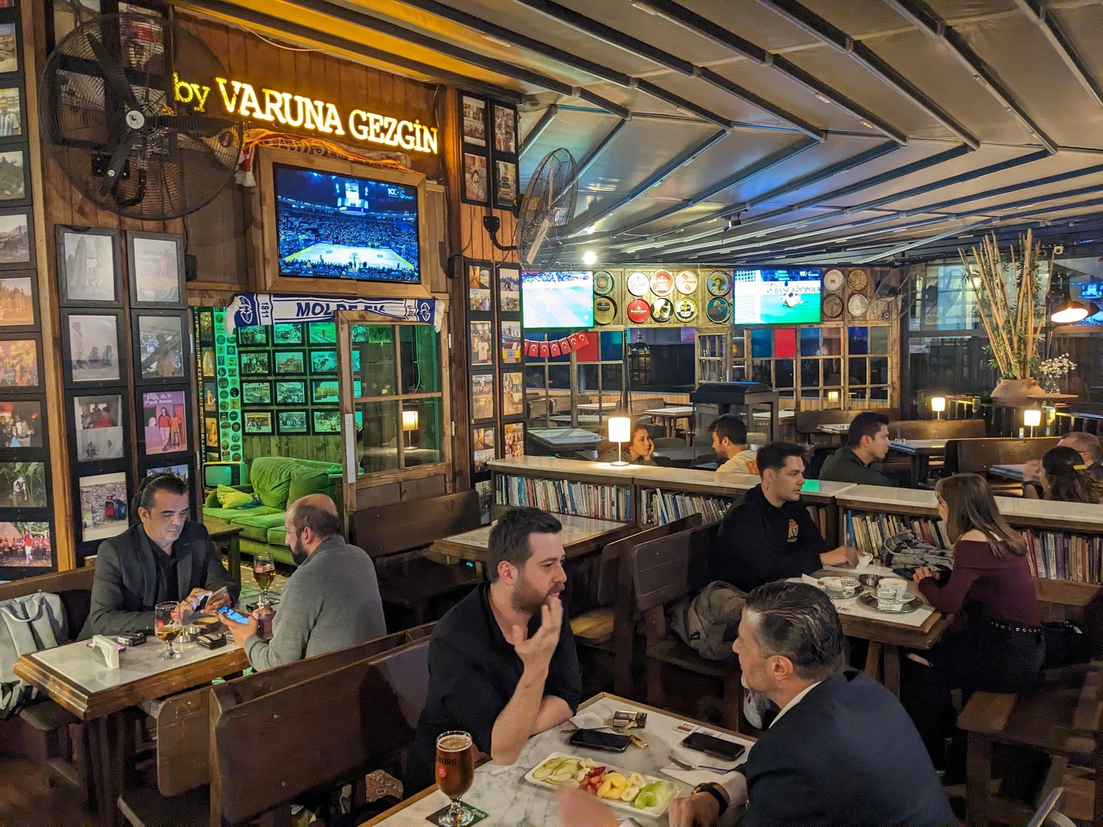 Varuna Gezgin Cafe - Eskişehir - Cassaba