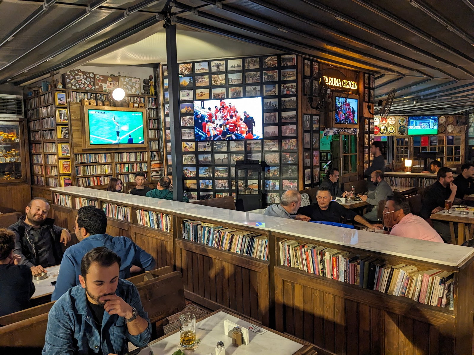 Varuna Gezgin Cafe - Eskişehir - Cassaba