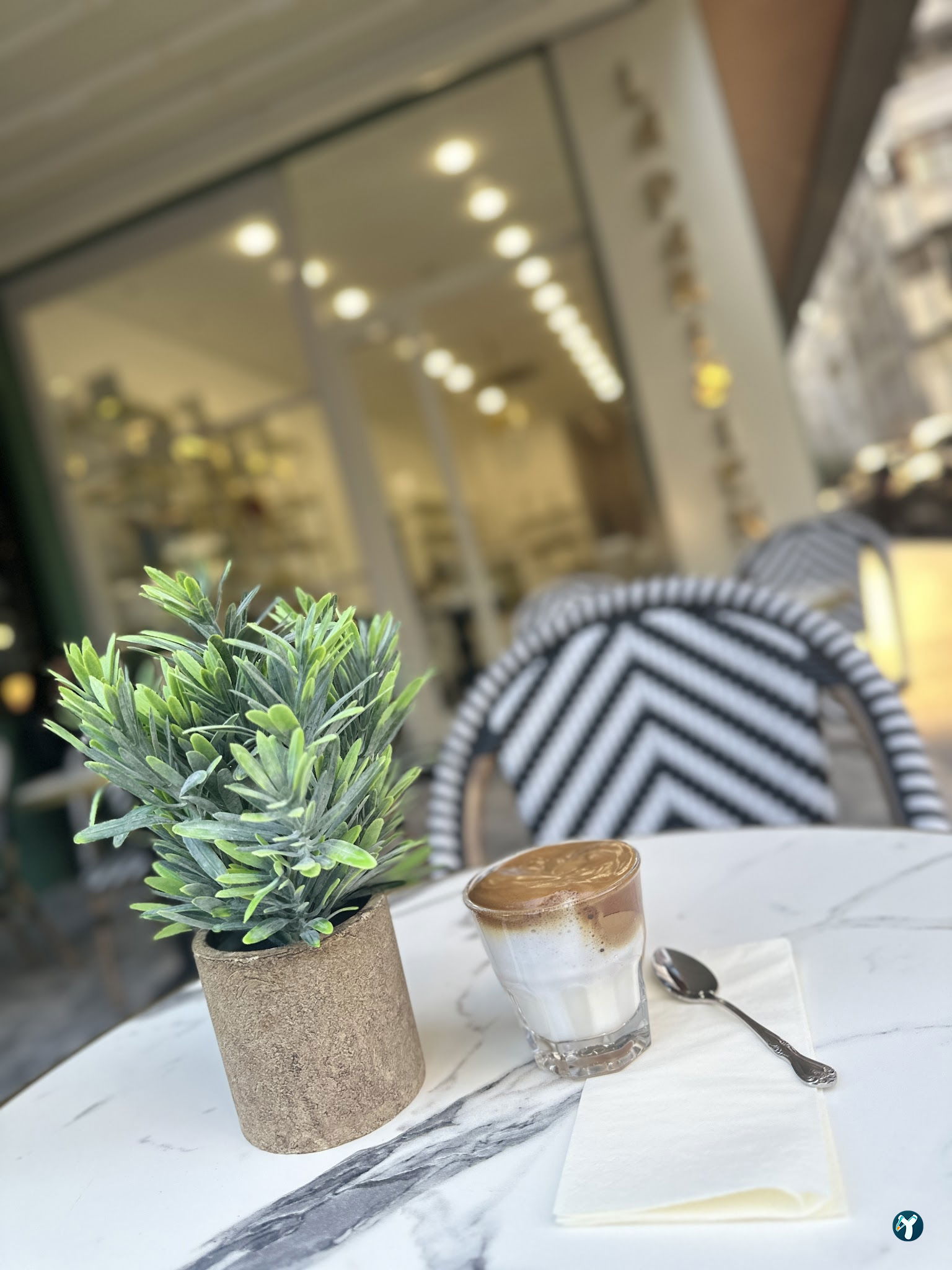 La Parisienne Cafe