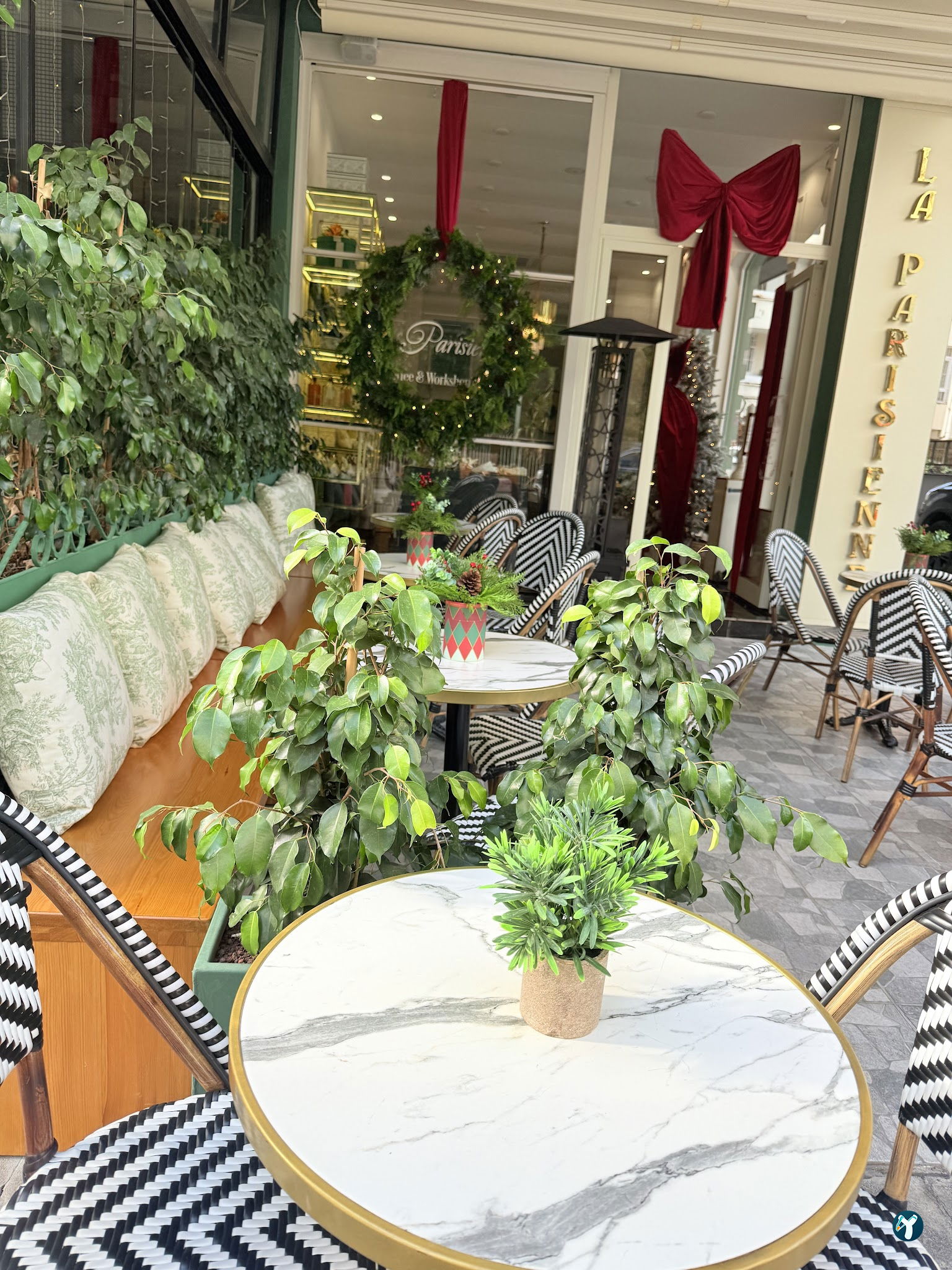 La Parisienne Cafe